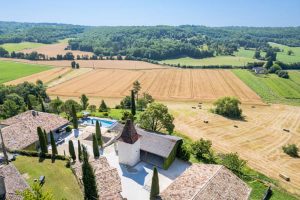 Entretien espaces exterieux location courte duree occitanie
